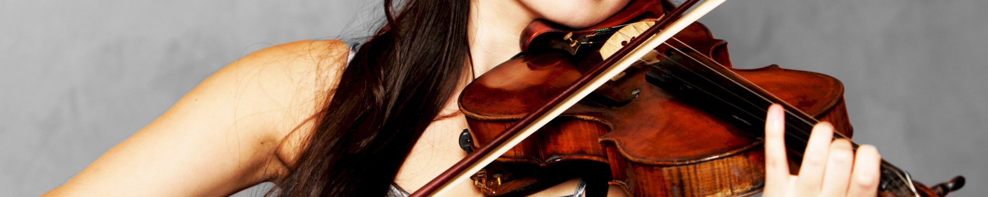 Solo Violinist 619154